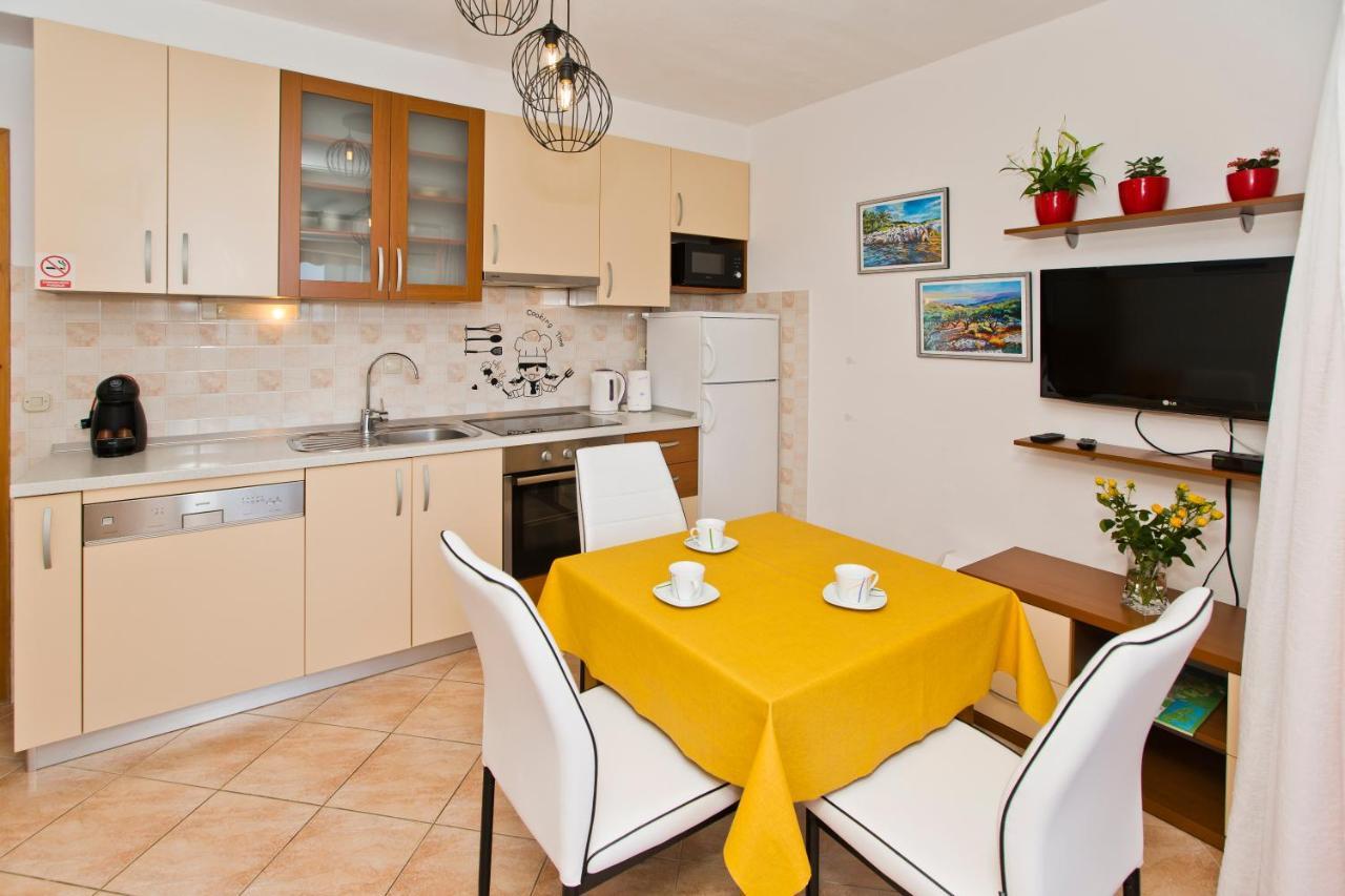 Apartment Zara Хвар Екстериор снимка