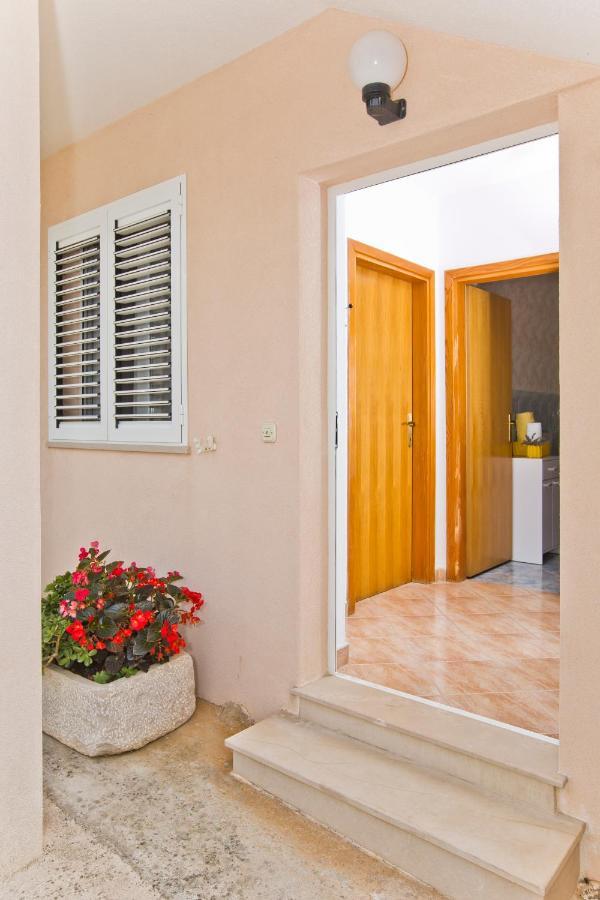 Apartment Zara Хвар Екстериор снимка
