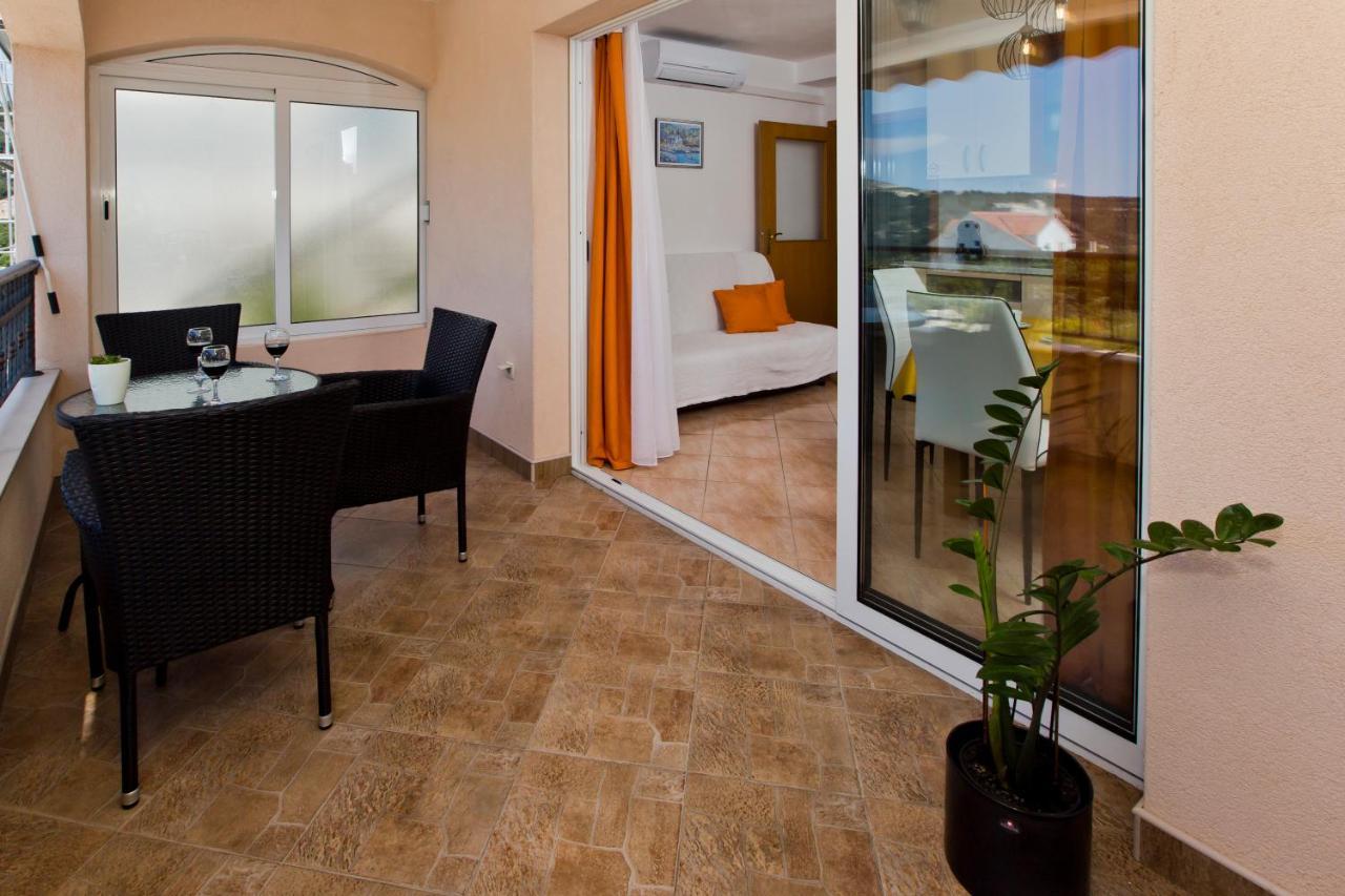 Apartment Zara Хвар Екстериор снимка