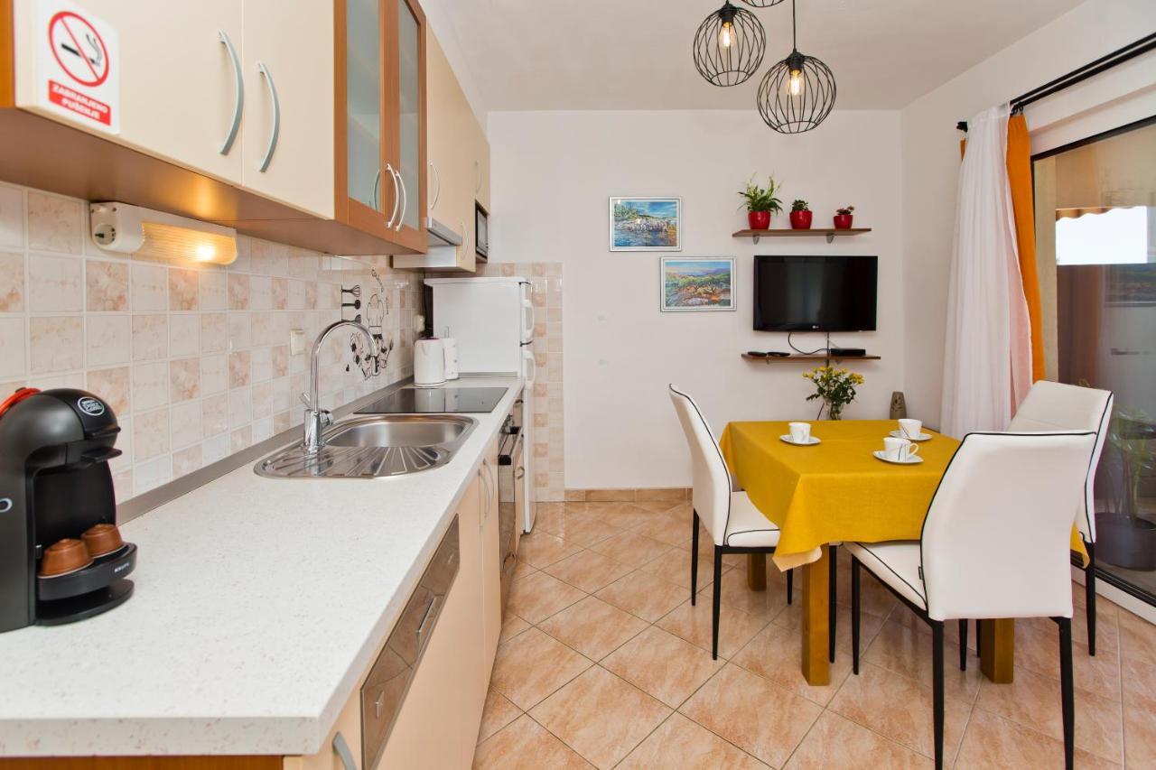 Apartment Zara Хвар Екстериор снимка